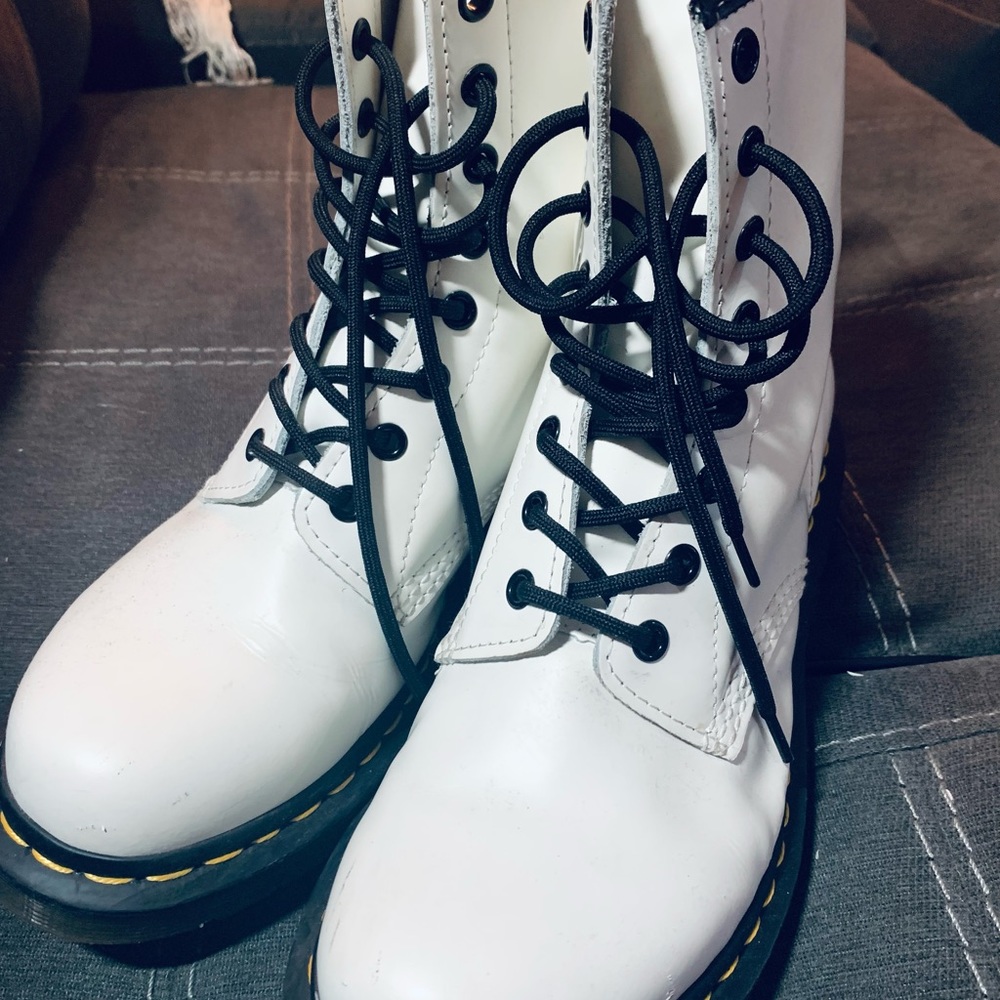 1460 WOMEN'S SMOOTH LEATHER LACE UP BOOTS